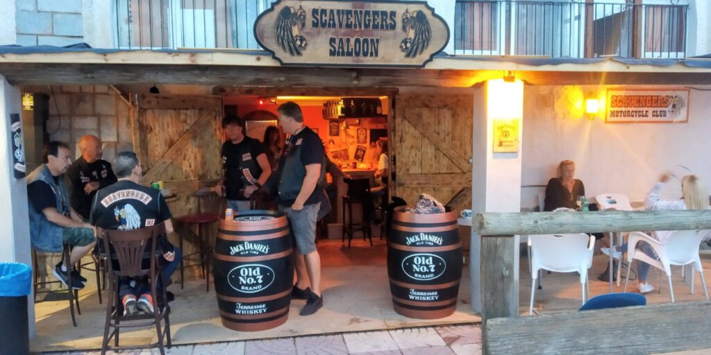 scavengers-saloon